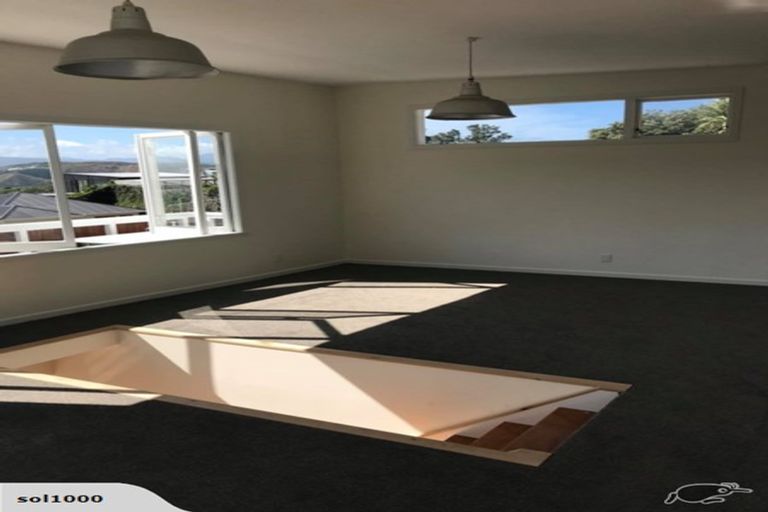 Photo of property in 33 Hungerford Road, Lyall Bay, Wellington, 6022