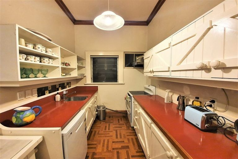 Photo of property in 294 Oriental Parade, Oriental Bay, Wellington, 6011