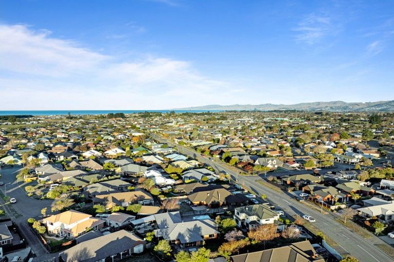 Photo of property in 33 Broadhaven Avenue, Parklands, Christchurch, 8083