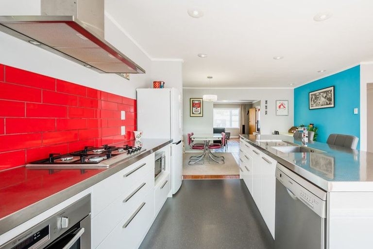 Photo of property in 106 Renown Road, Raumati South, Paraparaumu, 5032