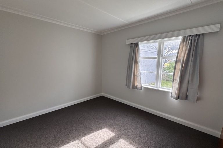 Photo of property in 26 Monorgan Road, Strathmore Park, Wellington, 6022