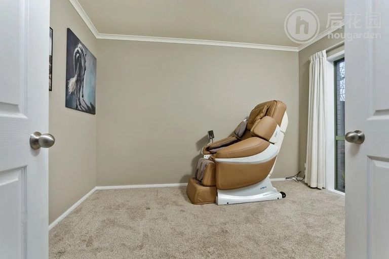 Photo of property in 3 Hercules Drive, Henderson, Auckland, 0612