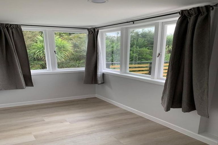 Photo of property in 70 Savoy Road, Glen Eden, Auckland, 0602