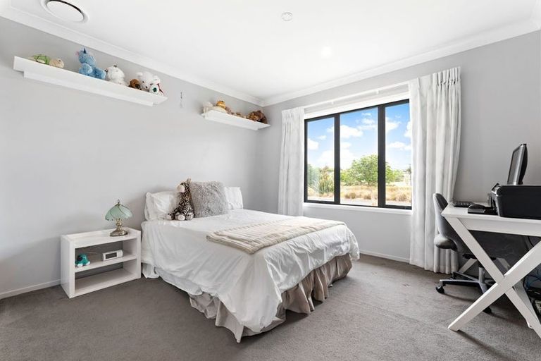 Photo of property in 23 Kahika Grove, Huapai, Kumeu, 0810