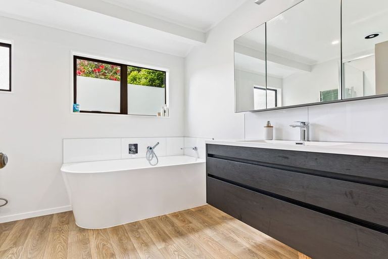 Photo of property in 1/80 Kervil Avenue, Te Atatu Peninsula, Auckland, 0610