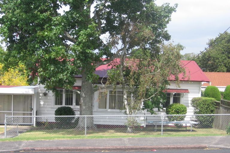 Photo of property in 2/66 Nile Road, Milford, Auckland, 0620