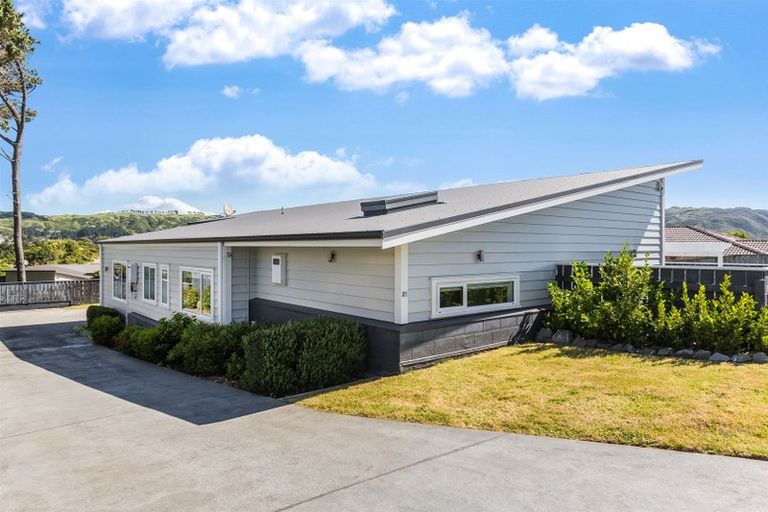 Photo of property in 21 Tasman Close, Aotea, Porirua, 5024