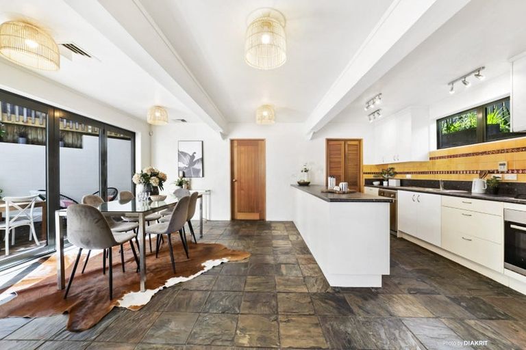 Photo of property in 98c Northland Road, Northland, Wellington, 6012