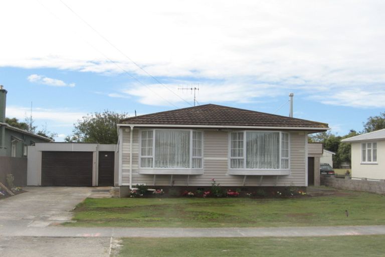Photo of property in 27 Selwyn Crescent, College Estate, Whanganui, 4500