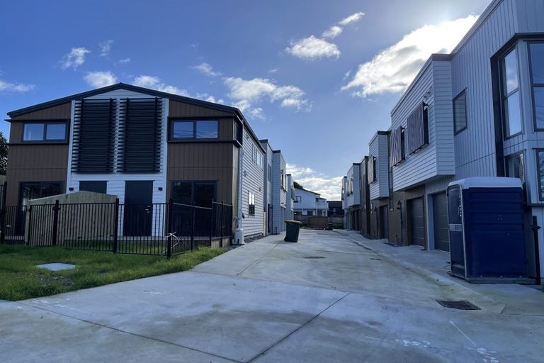 Photo of property in 9/196 Royal Road, Massey, Auckland, 0614