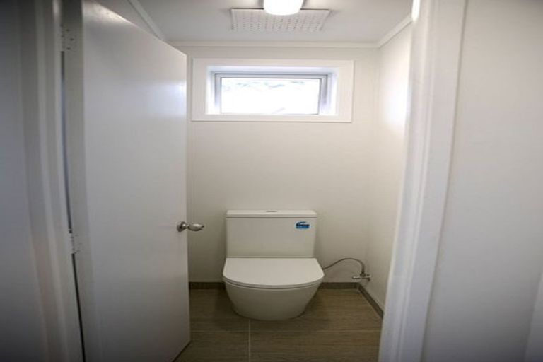 Photo of property in 1a Kiwi Esplanade, Mangere Bridge, Auckland, 2022