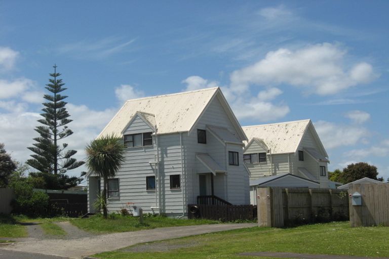 Photo of property in 7 De Bloge Place, Clendon Park, Auckland, 2103