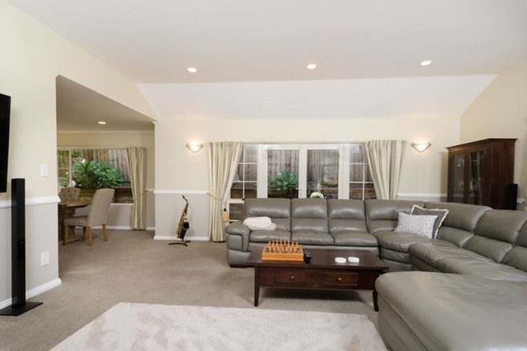 Photo of property in 3 Kahala Place, West Harbour, Auckland, 0618