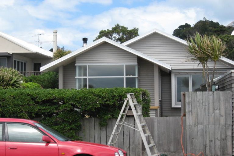 Photo of property in 65 Marine Parade, Seatoun, Wellington, 6022