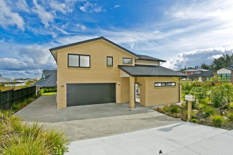 Photo of property in 23 Corricvale Way, Northcross, Auckland, 0632