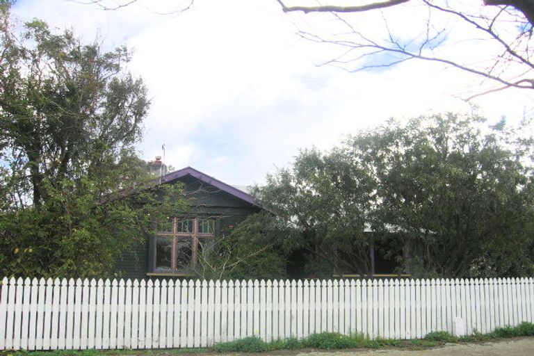 Photo of property in 28 Kingswood Street, Takaro, Palmerston North, 4412