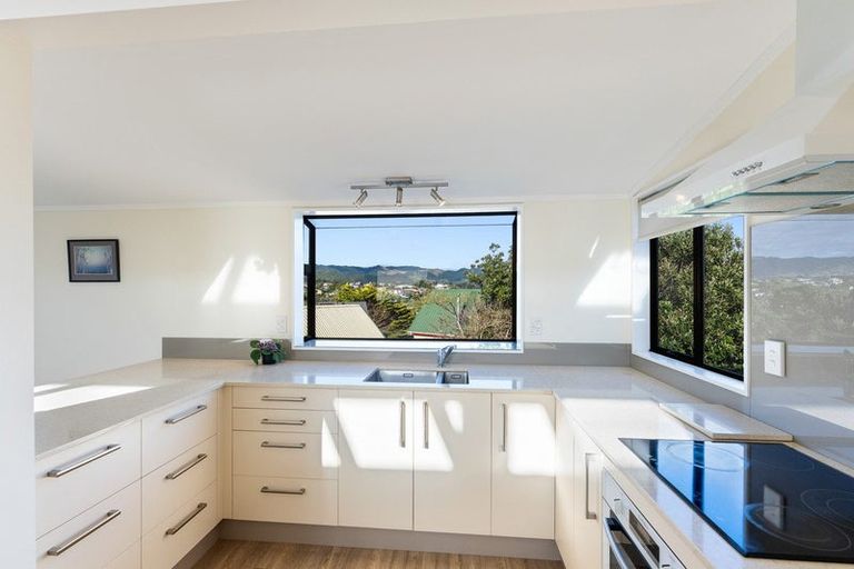 Photo of property in 18 Ara Kuaka, Waikanae Beach, Waikanae, 5036