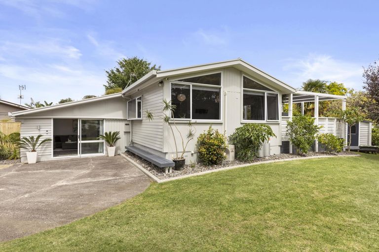 Photo of property in 22 Ashcroft Avenue, Mangere Bridge, Auckland, 2022