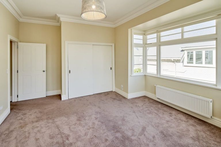 Photo of property in 40 Roxburgh Street, Mount Victoria, Wellington, 6011