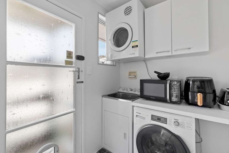 Photo of property in 2/9 Riverlea Road, Whenuapai, Auckland, 0618