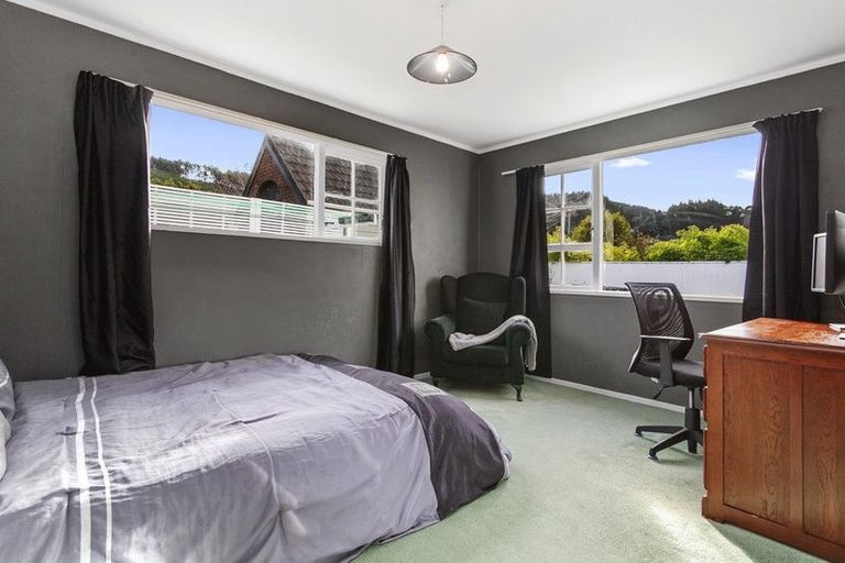Photo of property in 7 Saint Hildas Glade, Tawa, Wellington, 5028
