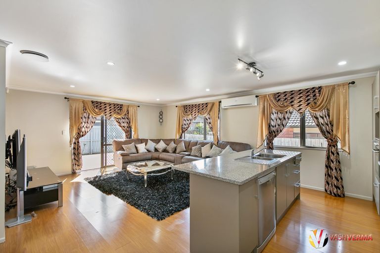 Photo of property in 10a Evans Road, Weymouth, Auckland, 2103