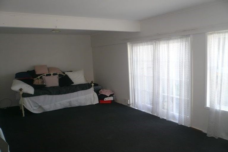 Photo of property in 17 Kelston Street, New Lynn, Auckland, 0600