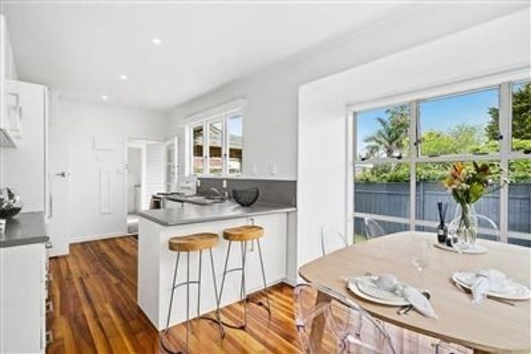 Photo of property in 2/104 Coronation Road, Hillcrest, Auckland, 0627