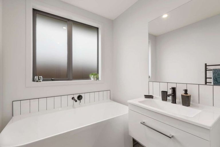 Photo of property in 5 Okoreka Road, Glenbrook, 2681