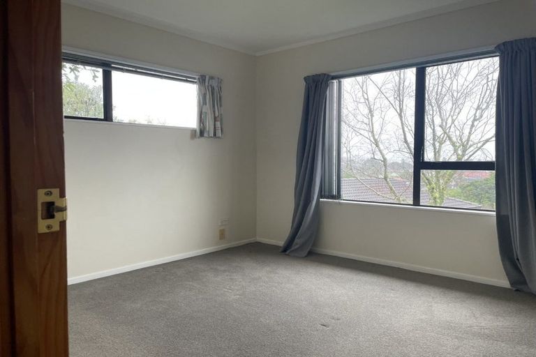Photo of property in 1/17 Exeter Place, Unsworth Heights, Auckland, 0632