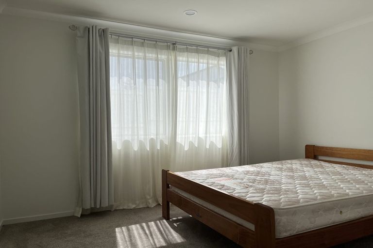 Photo of property in 12 Bridget Court, Red Beach, 0932