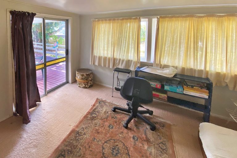 Photo of property in 9 Hauraki Road, Leigh, 0985