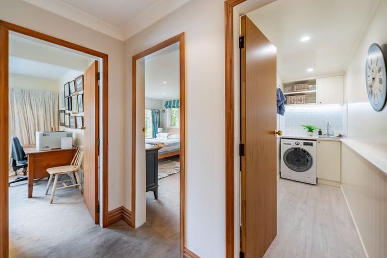 Photo of property in 42 Pretoria Road, Karaka Bays, Wellington, 6022