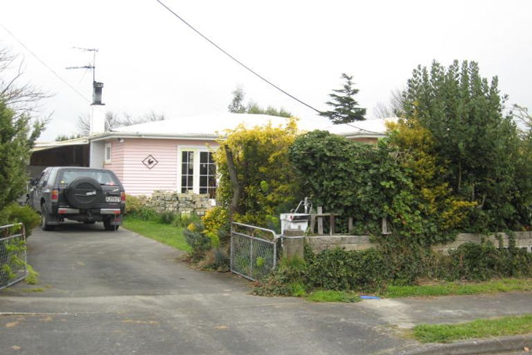 Photo of property in 1 Charles Street, Carterton, 5713