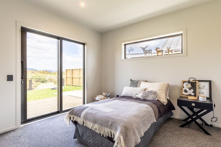 Photo of property in 8 Mirek Street, Waikanae, 5036