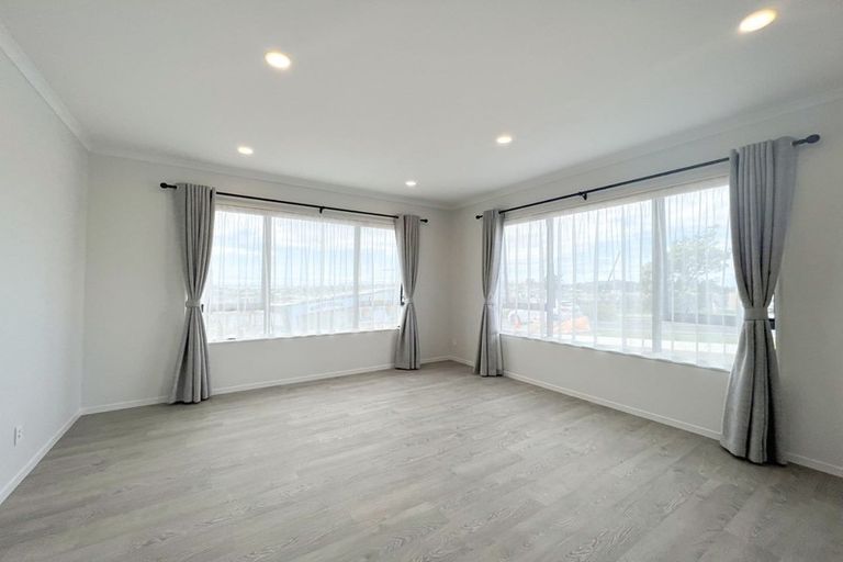 Photo of property in 98 Taikura Avenue, Red Beach, 0932