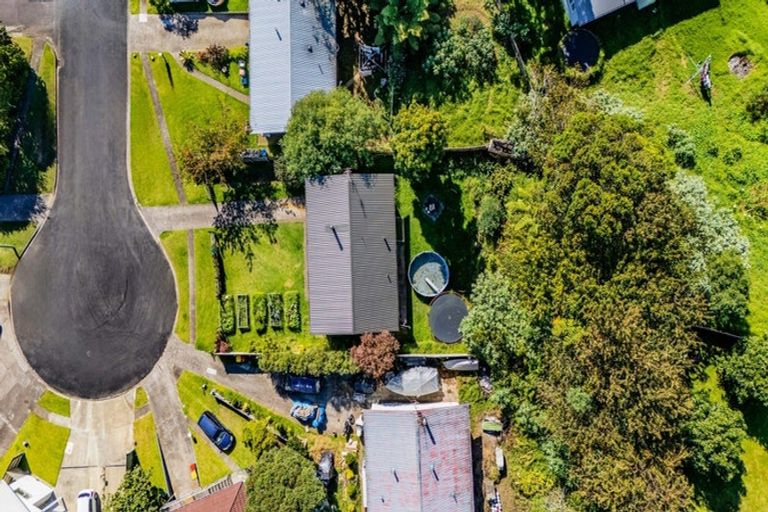 Photo of property in 13 Brixham Place, Merrilands, New Plymouth, 4312