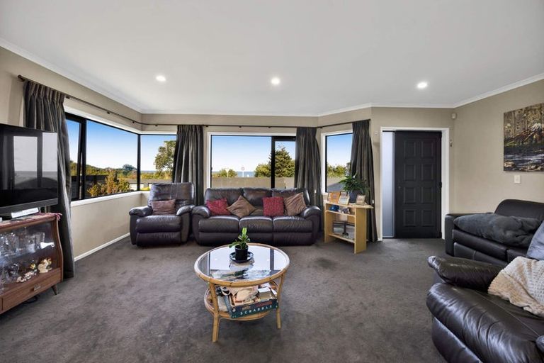 Photo of property in 2 Heaphy Road, Opunake, 4616