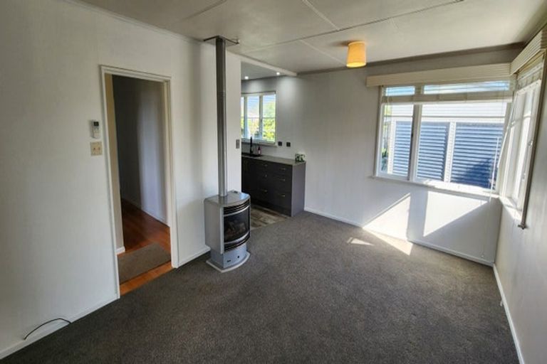 Photo of property in 37 Reid Avenue, Hawera, 4610