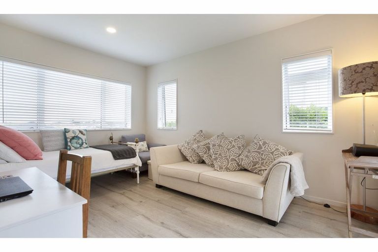 Photo of property in 22 Boocock Crescent, Orewa, 0931