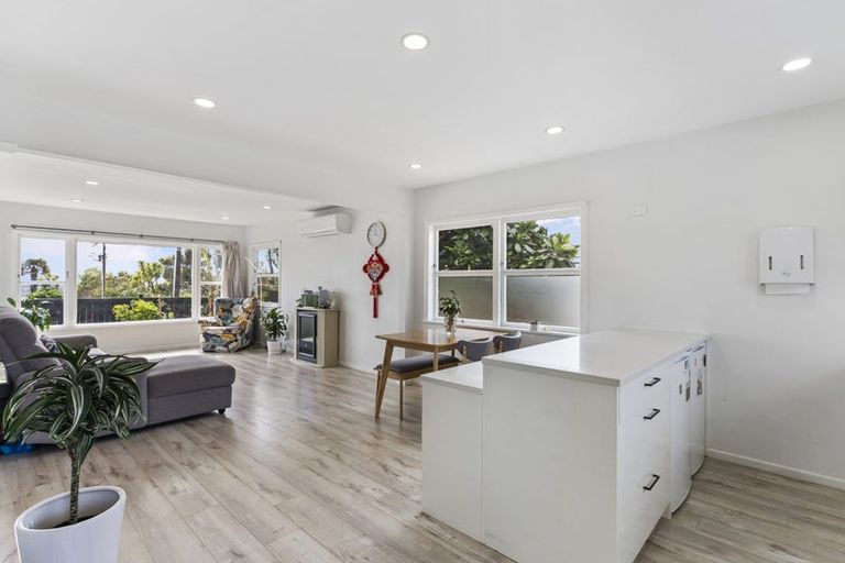 Photo of property in 692 East Coast Road, Pinehill, Auckland, 0632