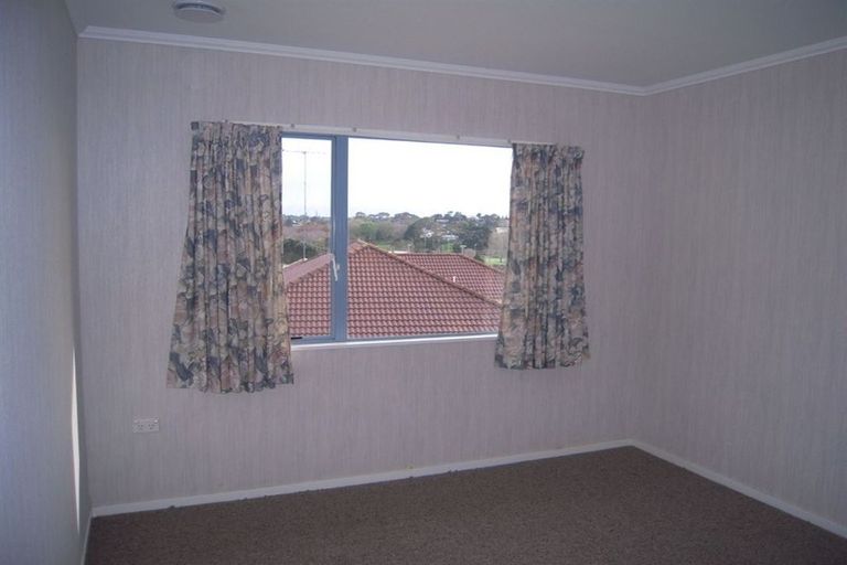 Photo of property in 17 Mcfetridge Place, Hillcrest, Auckland, 0627