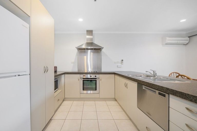 Photo of property in 86 Albert Street, Whitianga, 3510