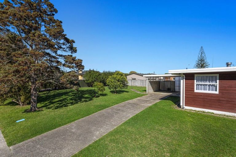 Photo of property in 1 Lakeview Place, Whakatane, 3120