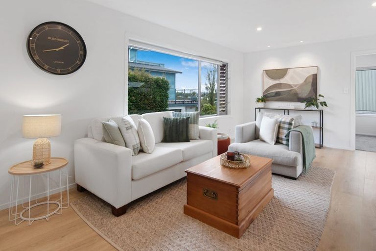 Photo of property in 1/18 Ridge Road, Waiake, Auckland, 0630