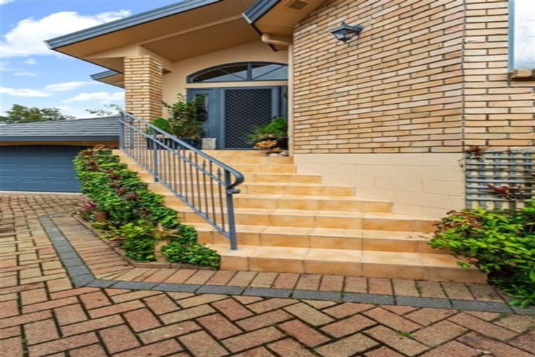 Photo of property in 15b Harrybrook Road, Green Bay, Auckland, 0604