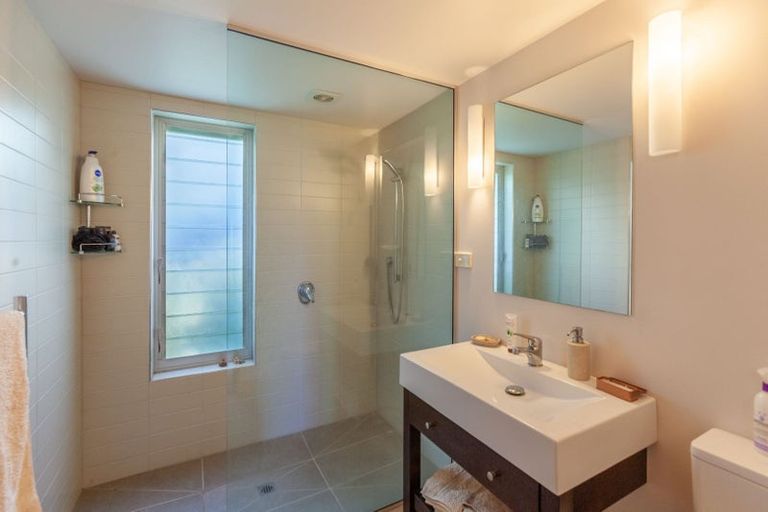 Photo of property in 5 Chilton Road, Hospital Hill, Napier, 4110