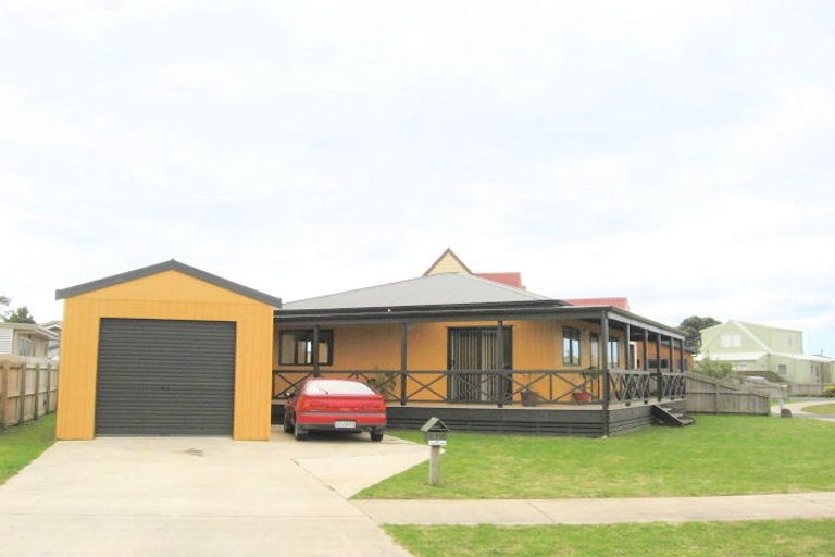 Photo of property in 19 Pipi Dune, Whitianga, 3510