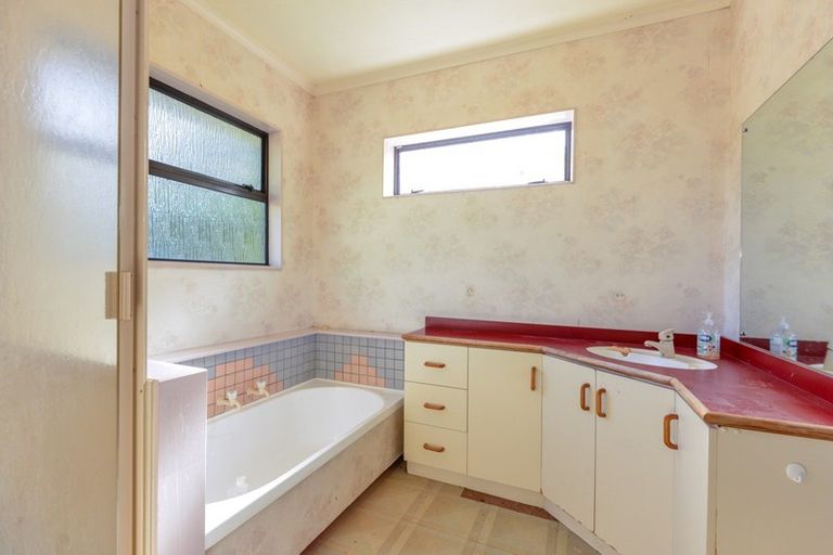 Photo of property in 940 Waimarama Road, Waimarama, Havelock North, 4294