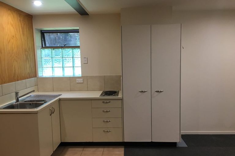 Photo of property in 17a Barker Rise, Northcross, Auckland, 0632